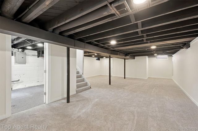 24243 Petersburg Avenue, Eastpointe, MI 48021