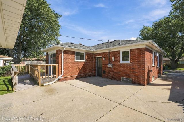 24243 Petersburg Avenue, Eastpointe, MI 48021