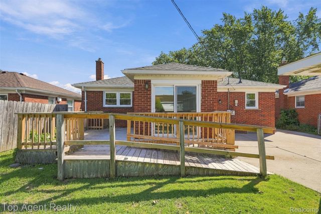 24243 Petersburg Avenue, Eastpointe, MI 48021