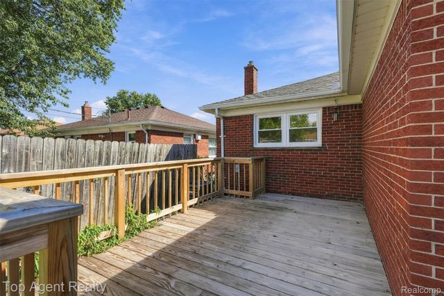24243 Petersburg Avenue, Eastpointe, MI 48021