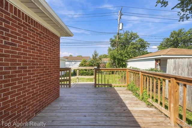 24243 Petersburg Avenue, Eastpointe, MI 48021