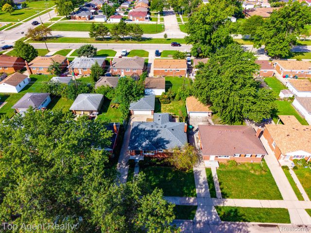 24243 Petersburg Avenue, Eastpointe, MI 48021