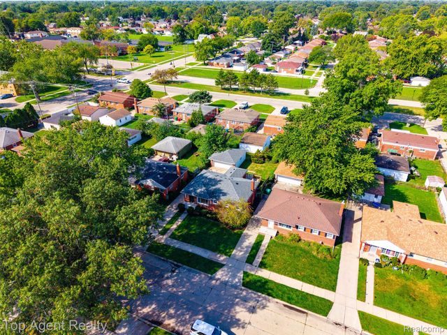 24243 Petersburg Avenue, Eastpointe, MI 48021