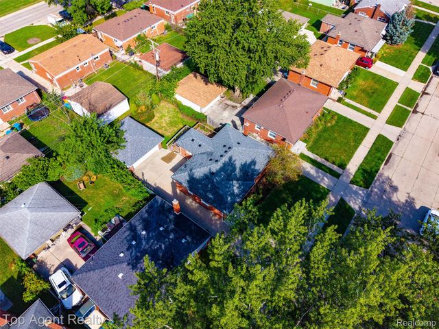 24243 Petersburg Avenue, Eastpointe, MI 48021
