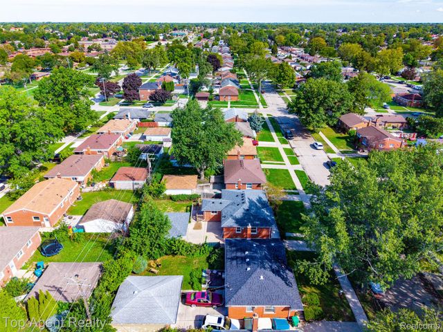 24243 Petersburg Avenue, Eastpointe, MI 48021