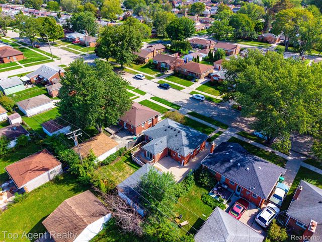 24243 Petersburg Avenue, Eastpointe, MI 48021