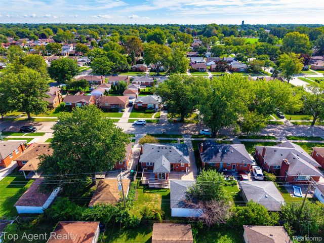24243 Petersburg Avenue, Eastpointe, MI 48021