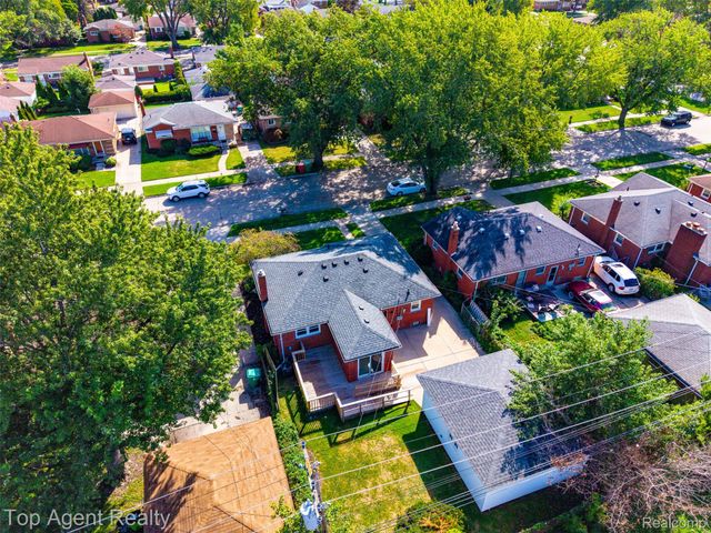 24243 Petersburg Avenue, Eastpointe, MI 48021