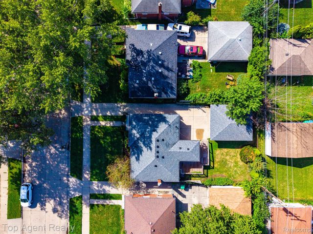 24243 Petersburg Avenue, Eastpointe, MI 48021