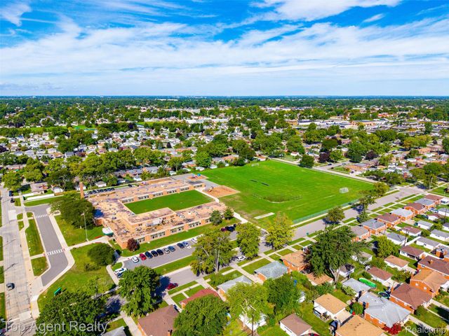 24243 Petersburg Avenue, Eastpointe, MI 48021