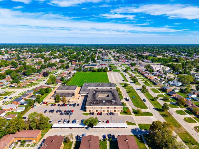 24243 Petersburg Avenue, Eastpointe, MI 48021