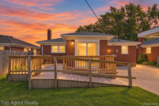 24243 Petersburg Avenue, Eastpointe, MI 48021