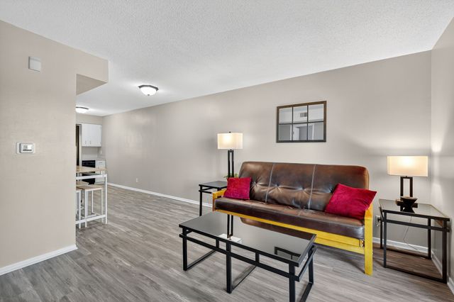 1915 NW Hickory Lane 8, Ankeny, IA 50023