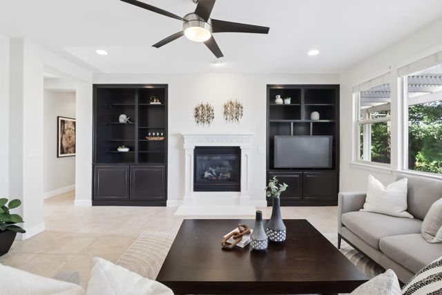 1152 Oak Valley Dr, Lincoln, CA 95648