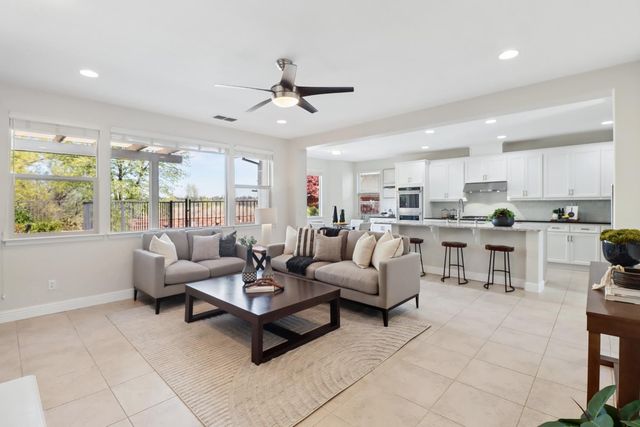 1152 Oak Valley Dr, Lincoln, CA 95648