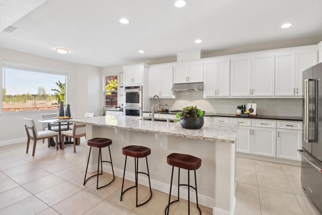 1152 Oak Valley Dr, Lincoln, CA 95648