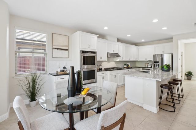 1152 Oak Valley Dr, Lincoln, CA 95648