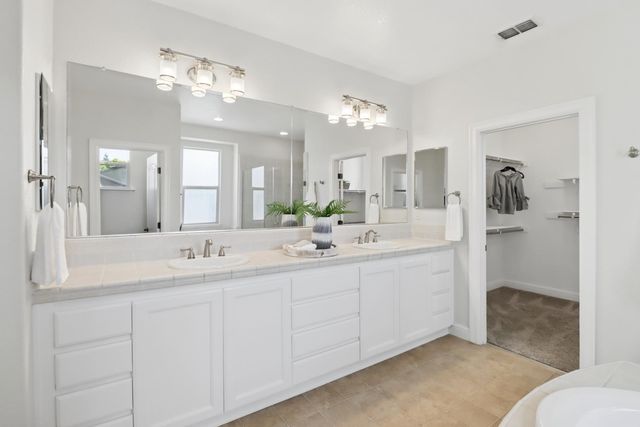 1152 Oak Valley Dr, Lincoln, CA 95648