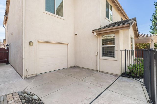 1152 Oak Valley Dr, Lincoln, CA 95648