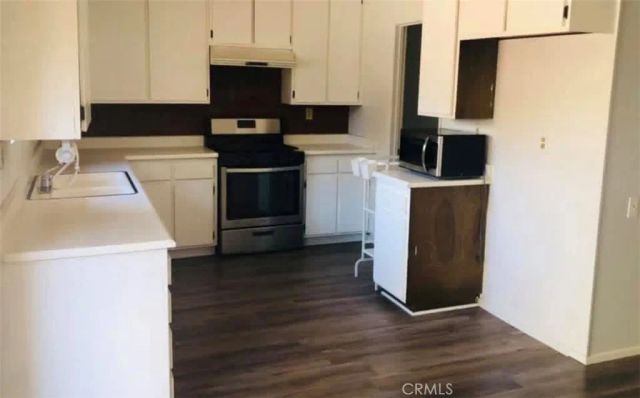 7540 Corbin Avenue 3, Reseda, CA 91335