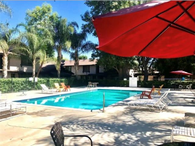 7540 Corbin Avenue 3, Reseda, CA 91335