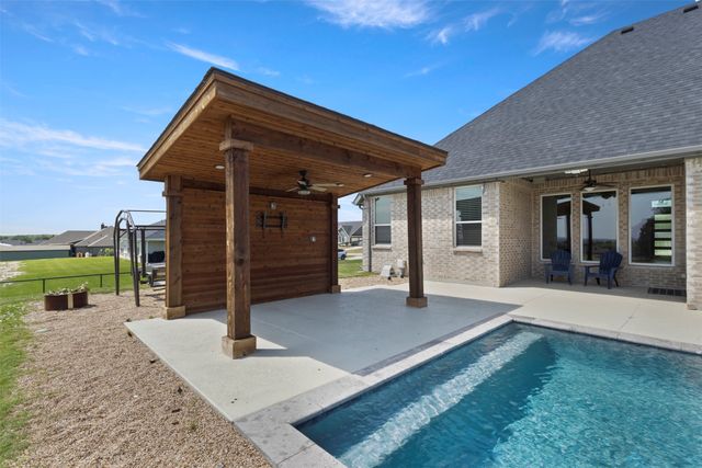 305 Monument Place, Reno, TX 76020