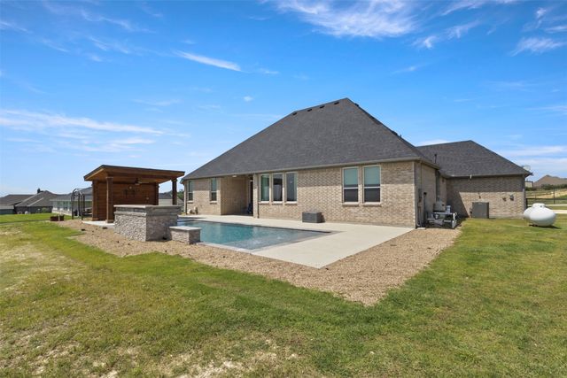 305 Monument Place, Reno, TX 76020