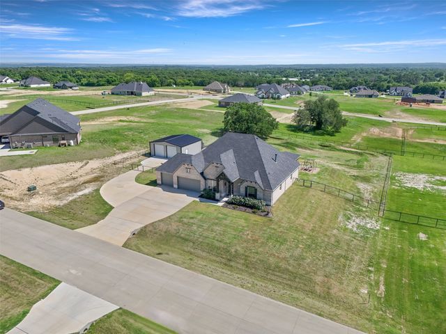 305 Monument Place, Reno, TX 76020