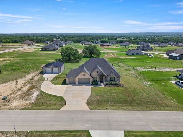 305 Monument Place, Reno, TX 76020