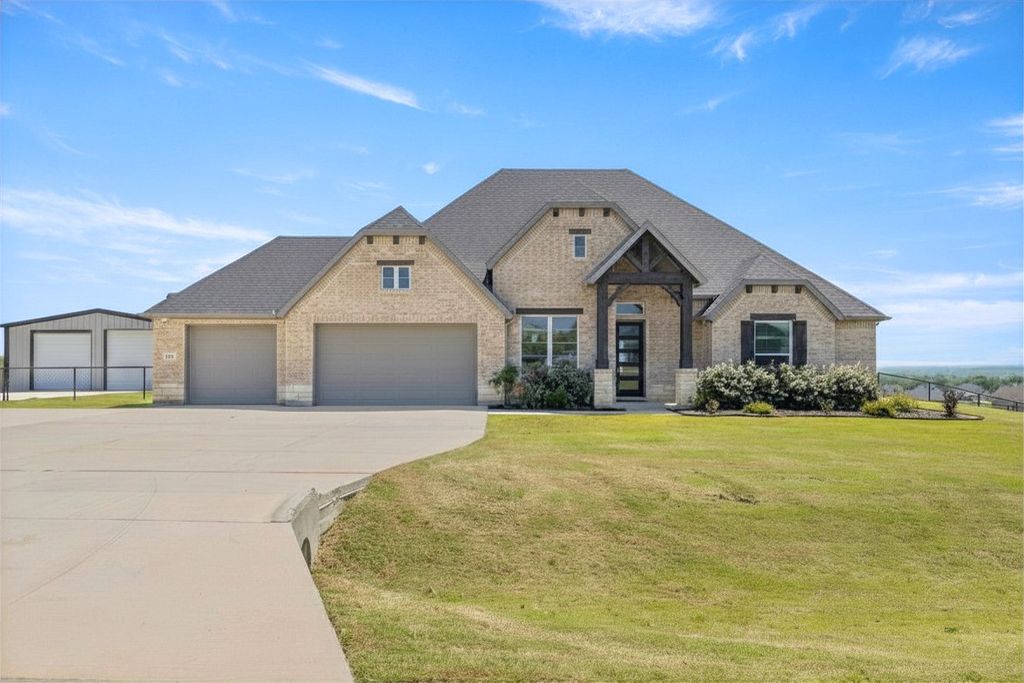 305 Monument Place, Reno, TX 76020