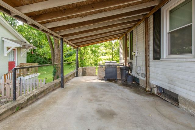 2006 Thomas Ave, Columbia, TN 38401