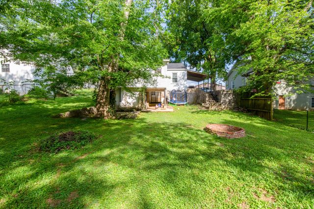 2006 Thomas Ave, Columbia, TN 38401