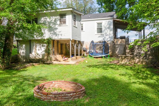 2006 Thomas Ave, Columbia, TN 38401