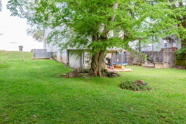 2006 Thomas Ave, Columbia, TN 38401