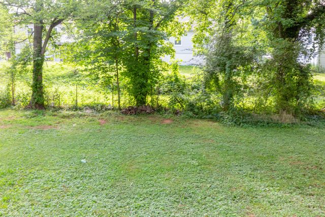 2006 Thomas Ave, Columbia, TN 38401
