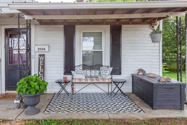 2006 Thomas Ave, Columbia, TN 38401