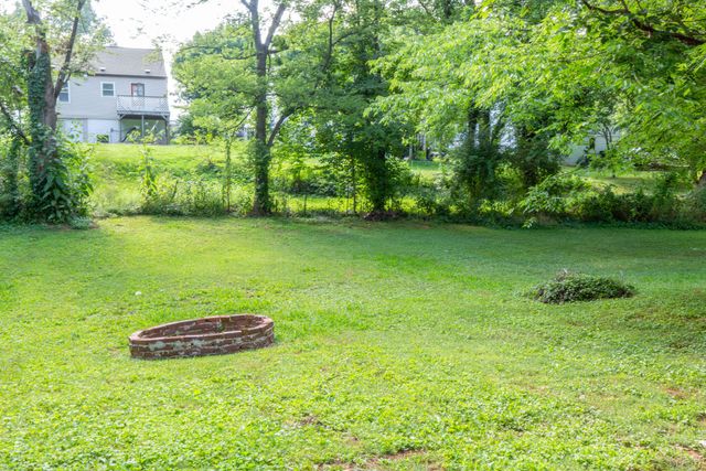 2006 Thomas Ave, Columbia, TN 38401