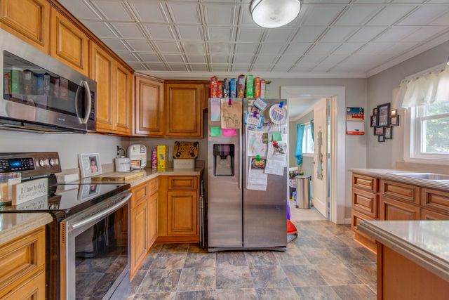 2006 Thomas Ave, Columbia, TN 38401