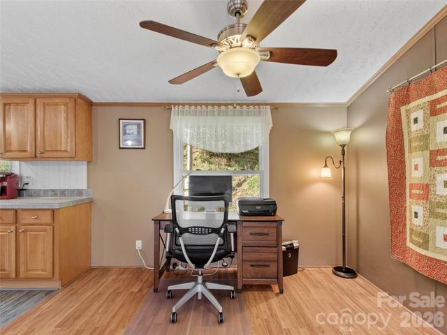155 Thunderstruck Ridge, Burnsville, NC 28714