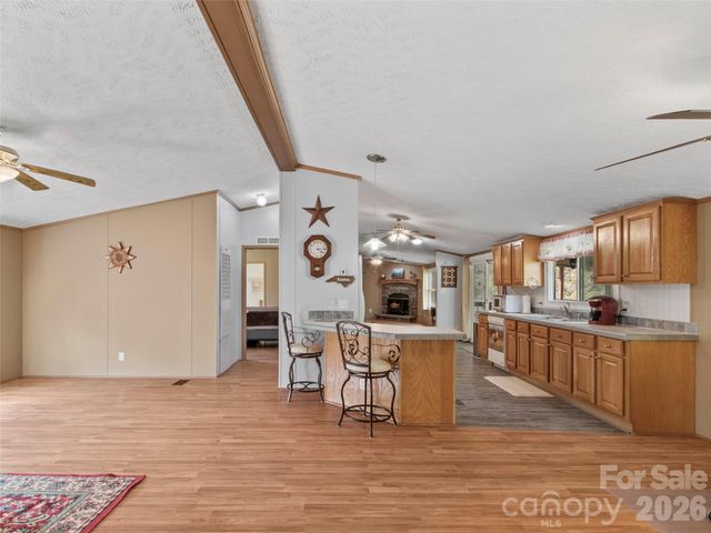 155 Thunderstruck Ridge, Burnsville, NC 28714