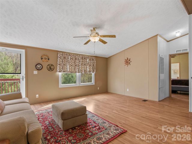155 Thunderstruck Ridge, Burnsville, NC 28714