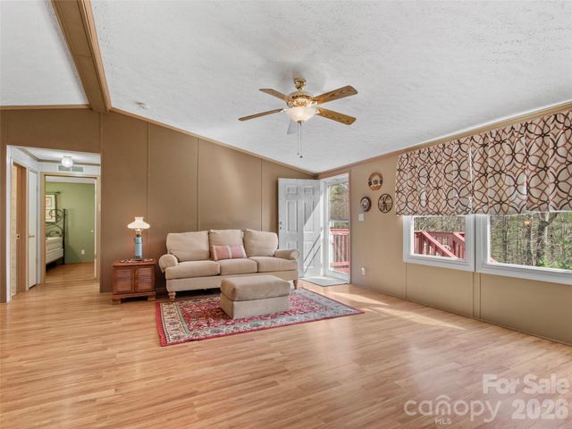 155 Thunderstruck Ridge, Burnsville, NC 28714