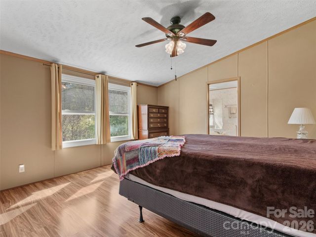 155 Thunderstruck Ridge, Burnsville, NC 28714