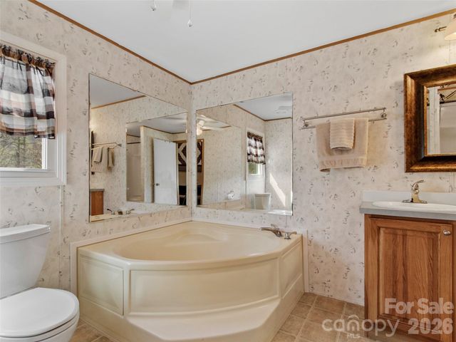 155 Thunderstruck Ridge, Burnsville, NC 28714