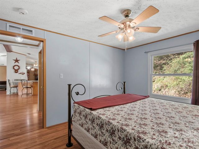 155 Thunderstruck Ridge, Burnsville, NC 28714