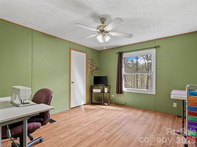 155 Thunderstruck Ridge, Burnsville, NC 28714