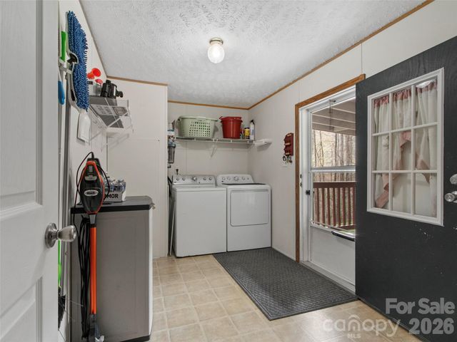155 Thunderstruck Ridge, Burnsville, NC 28714