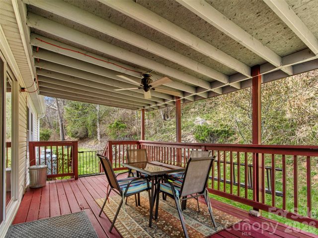 155 Thunderstruck Ridge, Burnsville, NC 28714