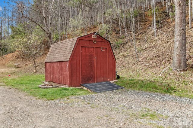 155 Thunderstruck Ridge, Burnsville, NC 28714