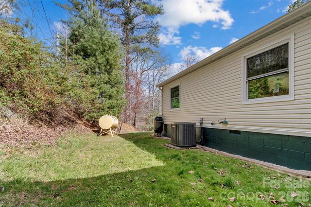155 Thunderstruck Ridge, Burnsville, NC 28714